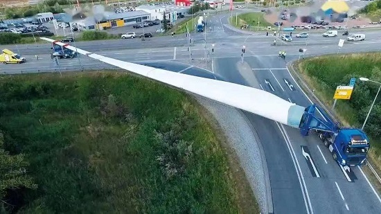 Wind turbine blades in transit